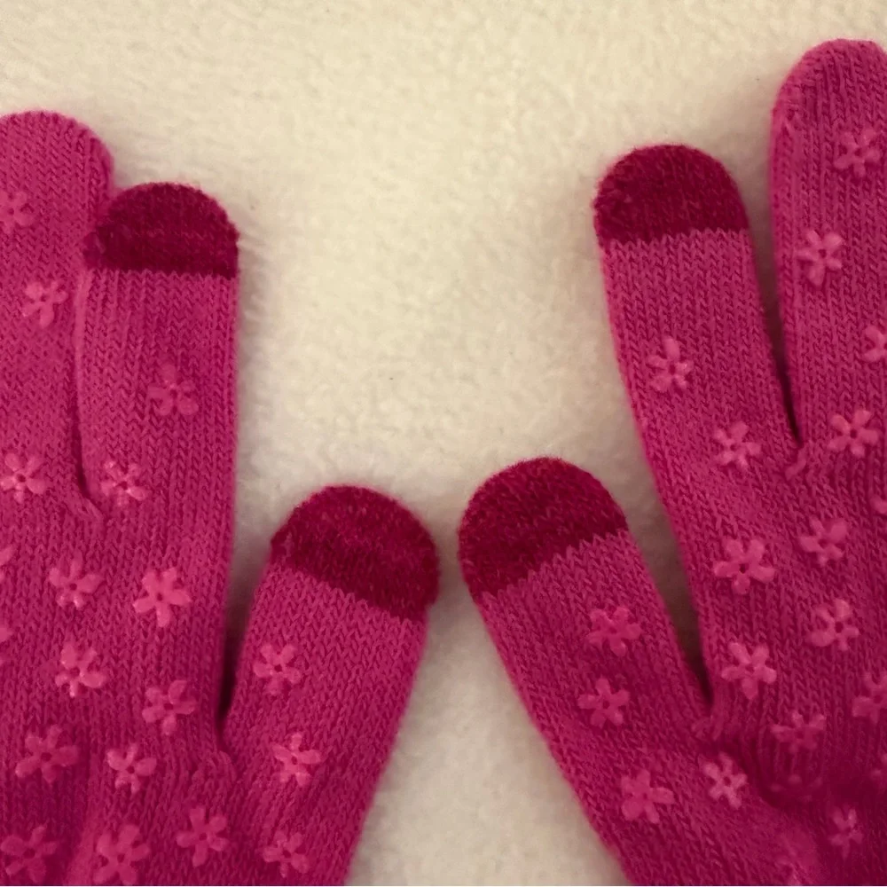 N/A pink gloves